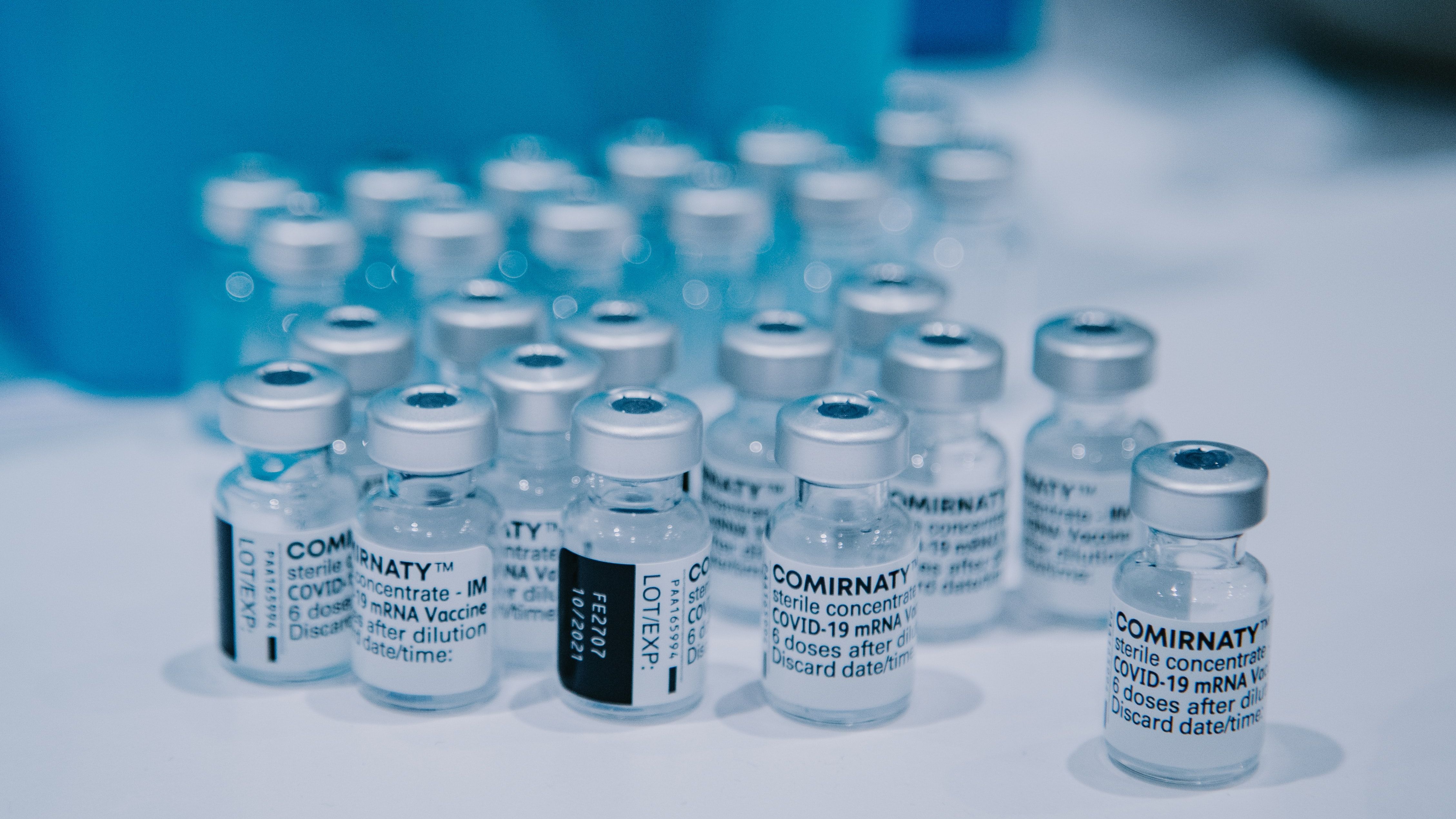 CEO-ul Pfizer s-a îmbolnăvit de COVID-19 și este tratat cu Paxlovid