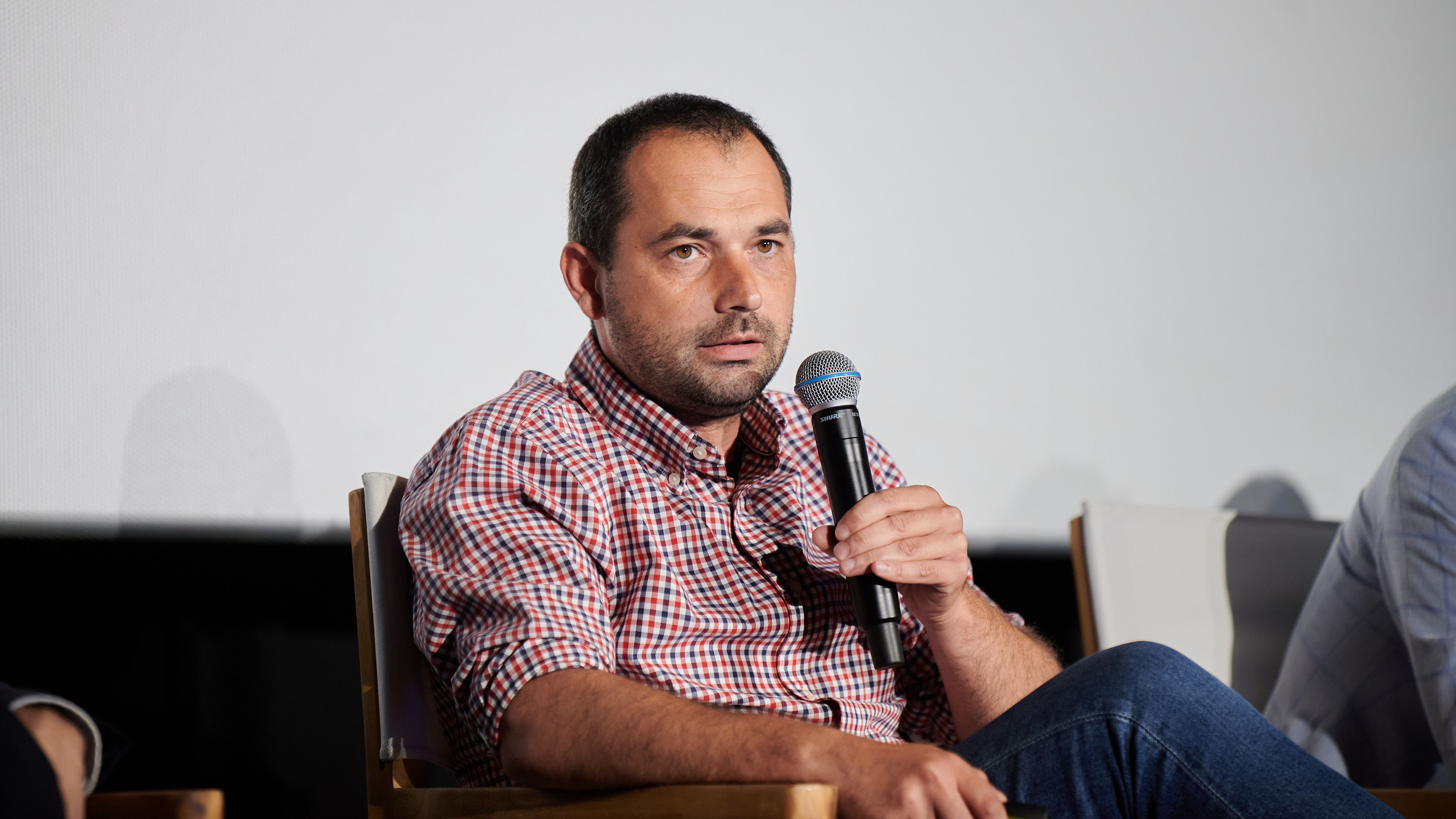 Sustenabil zi de zi. Teofil Dascălu, fermierul care vinde certificate de carbon obținute prin ridichi gigant și ia decizii folosind AI