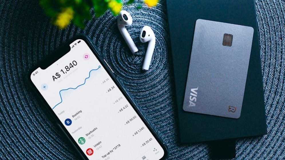 Revolut oferă un premiu de 16.000 de lei dacă îți muți salariul pe cardul lor