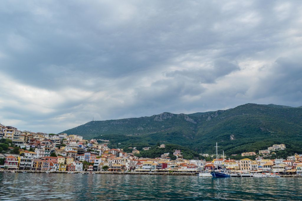Parga, de pe apă, venind dinspre Sivota.