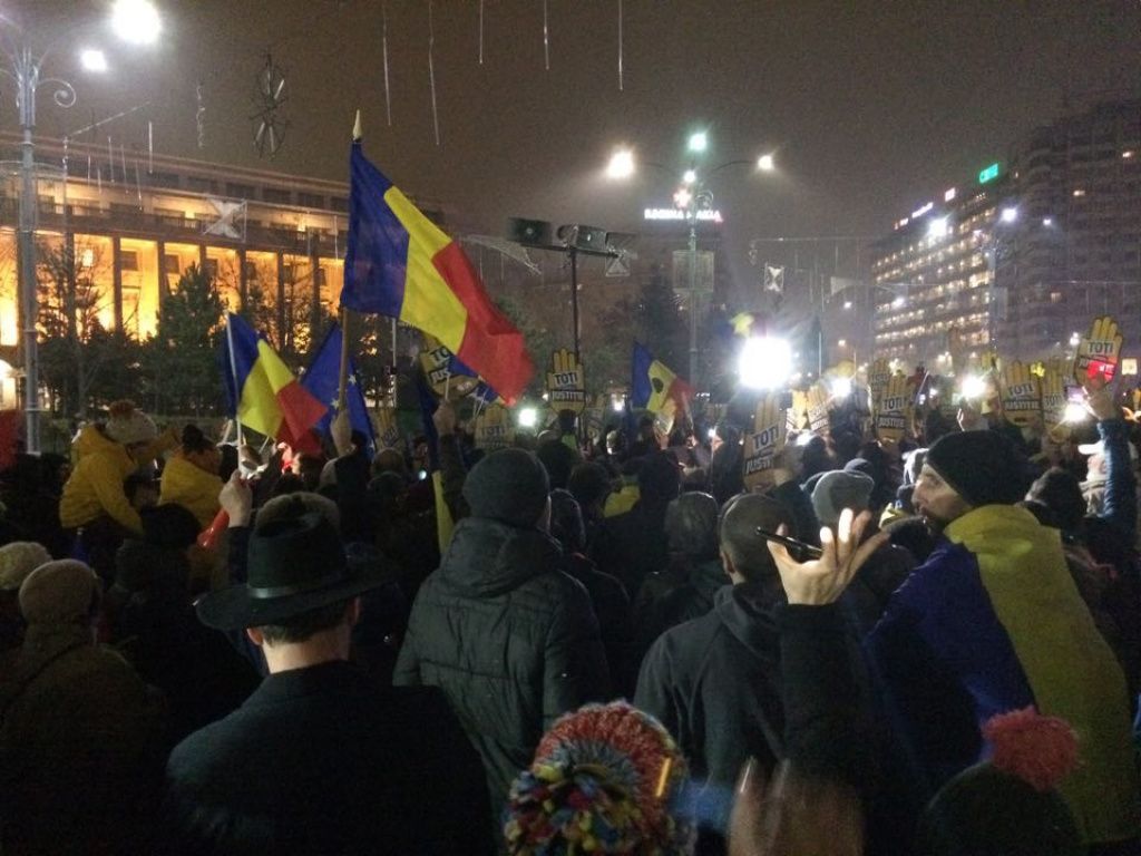 Proteste la Piata Victoriei - Imagine 6