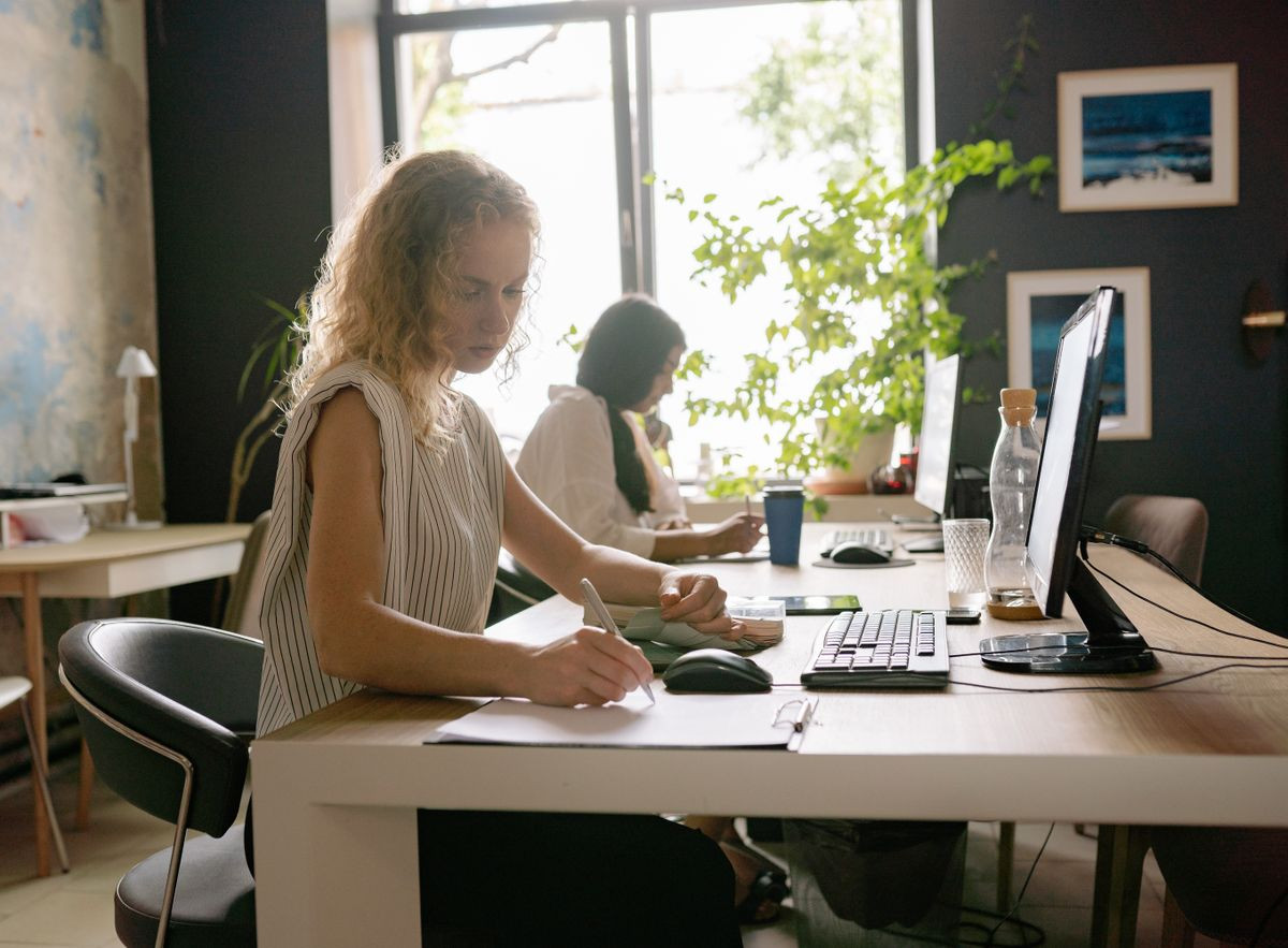 Optimizarea cheltuielilor administrative: strategii practice pentru gestionarea eficientă a unui birou modern
