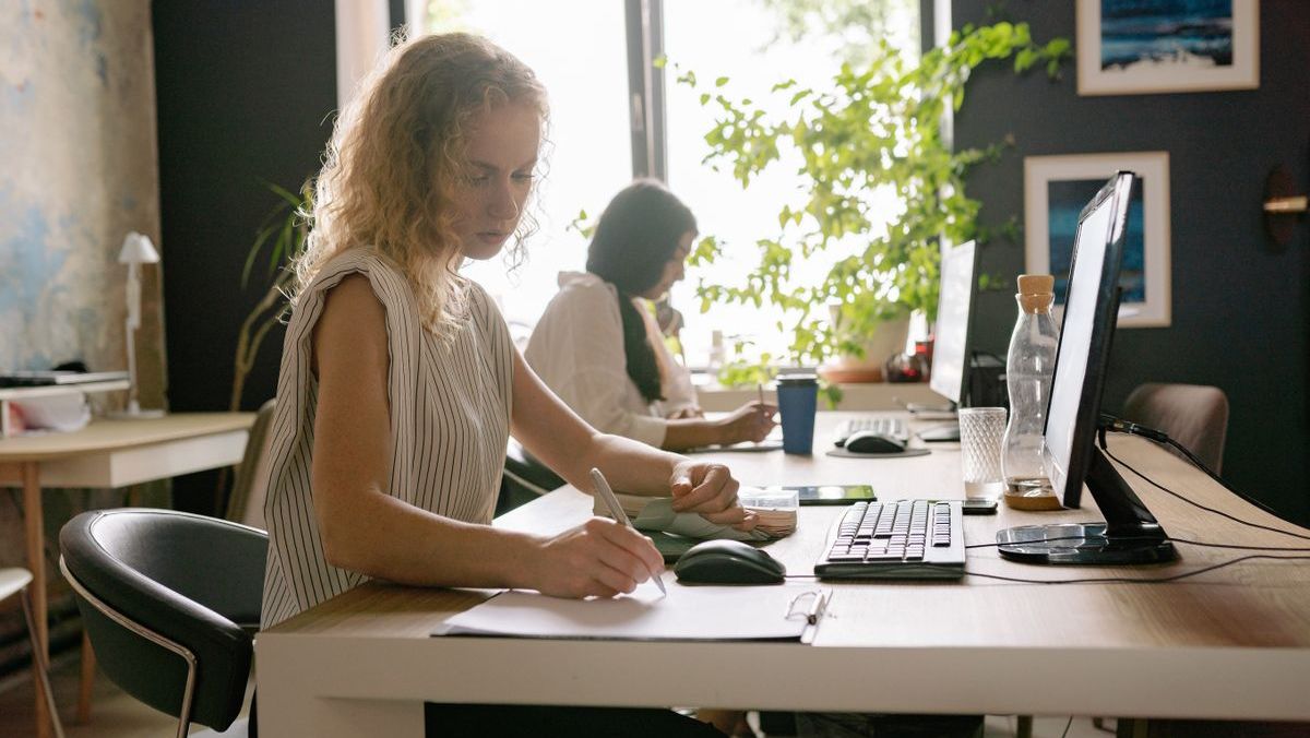 Optimizarea cheltuielilor administrative: strategii practice pentru gestionarea eficientă a unui birou modern