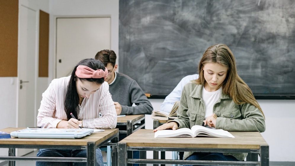 9 solicitări de la elevi pentru viitorul guvern. Cer ca educația să devină prioritate: "Nu putem să fim&nbsp;simple cifre într-un buget"<br>