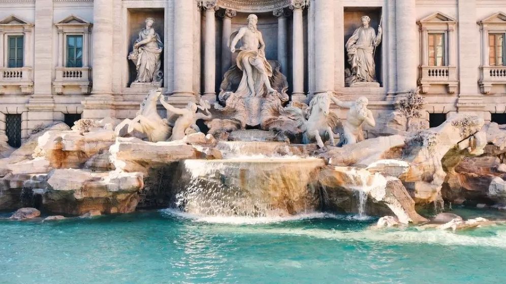 Italienii vor să limiteze numărul de turiști la Fontana di Trevi. Care este motivul