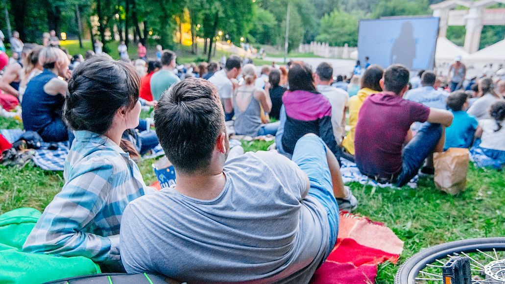 Se redeschide unul dintre cele mai importante cinematografe bucureștene. Proiecțiile se reiau în curtea Institutului Francez