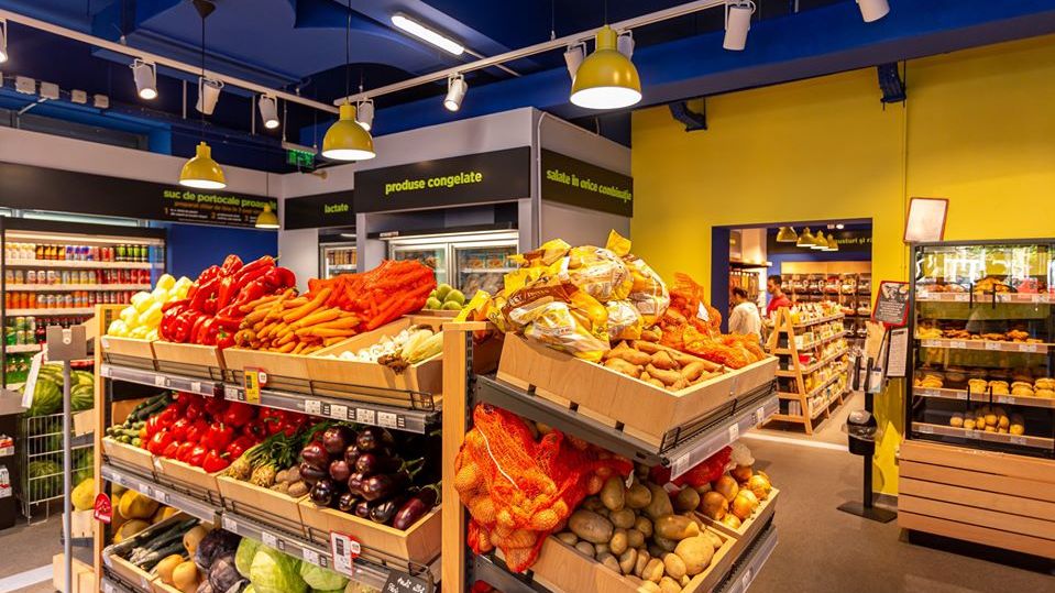 Controale ANPC la Mega Image: inspectorii au gasit legume si fructe mucegaite si practici comerciale inselatoare