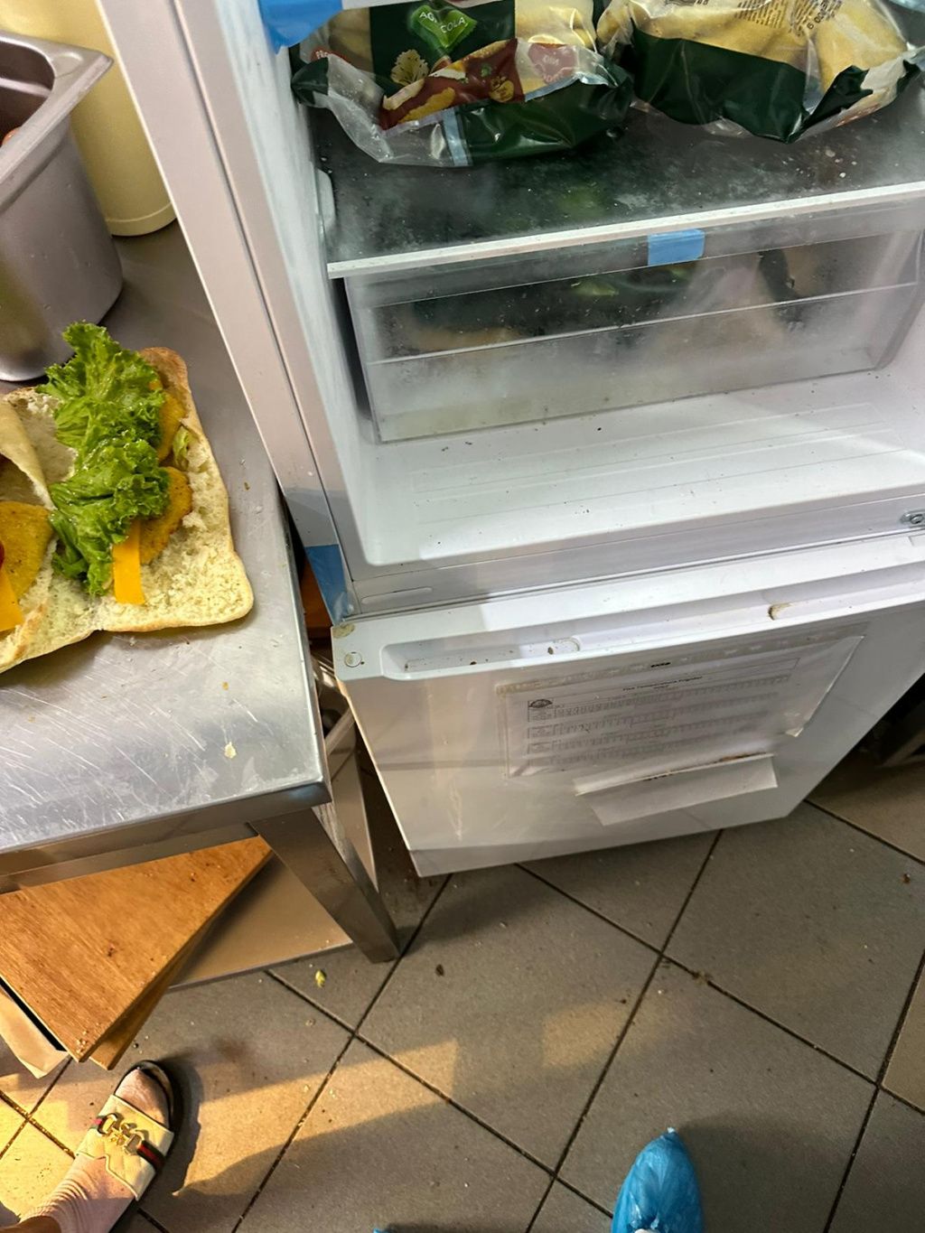 Mizerie și mâncare stricată în zeci de restaurante de pe Litoral - Imagine 4