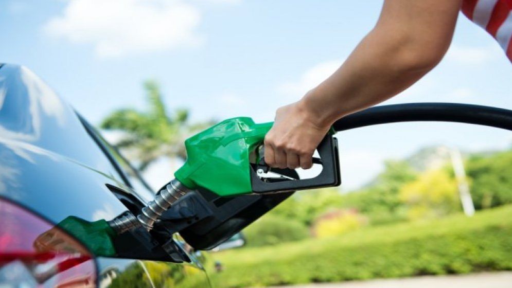 Analiză: Benzina ar putea depăși 10 lei peste doar câteva zile. Când ar putea atinge și motorina pragul de 11 lei