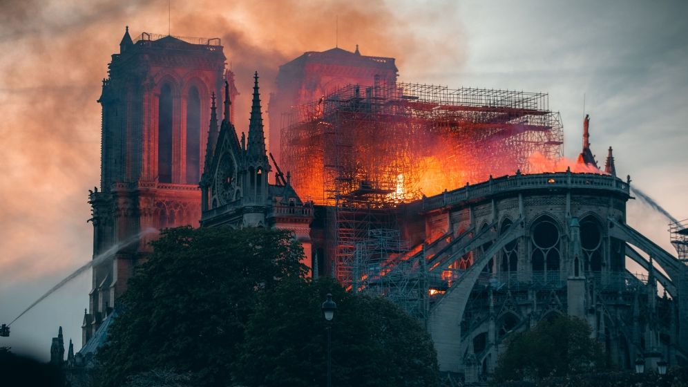Prima slujba sustinuta la Notre-Dame de Paris dupa incendiul devastator de acum doua luni