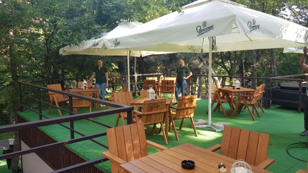 Cum arată terasa de 100.000 de euro deschisă în Drumul Taberei
