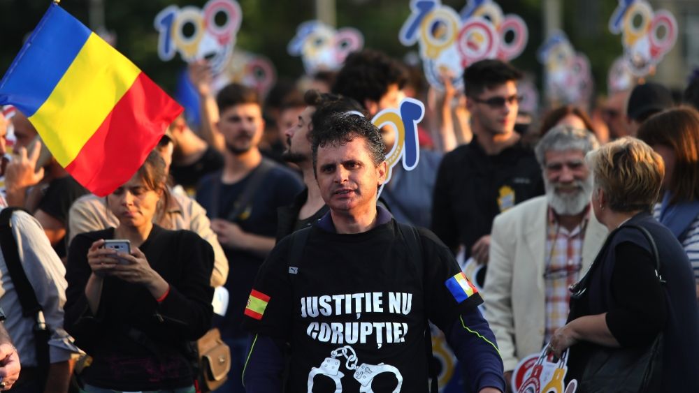 Amenzi de peste 9.000 de lei si sase persoane conduse la politie in urma protestelor din Piata Victoriei