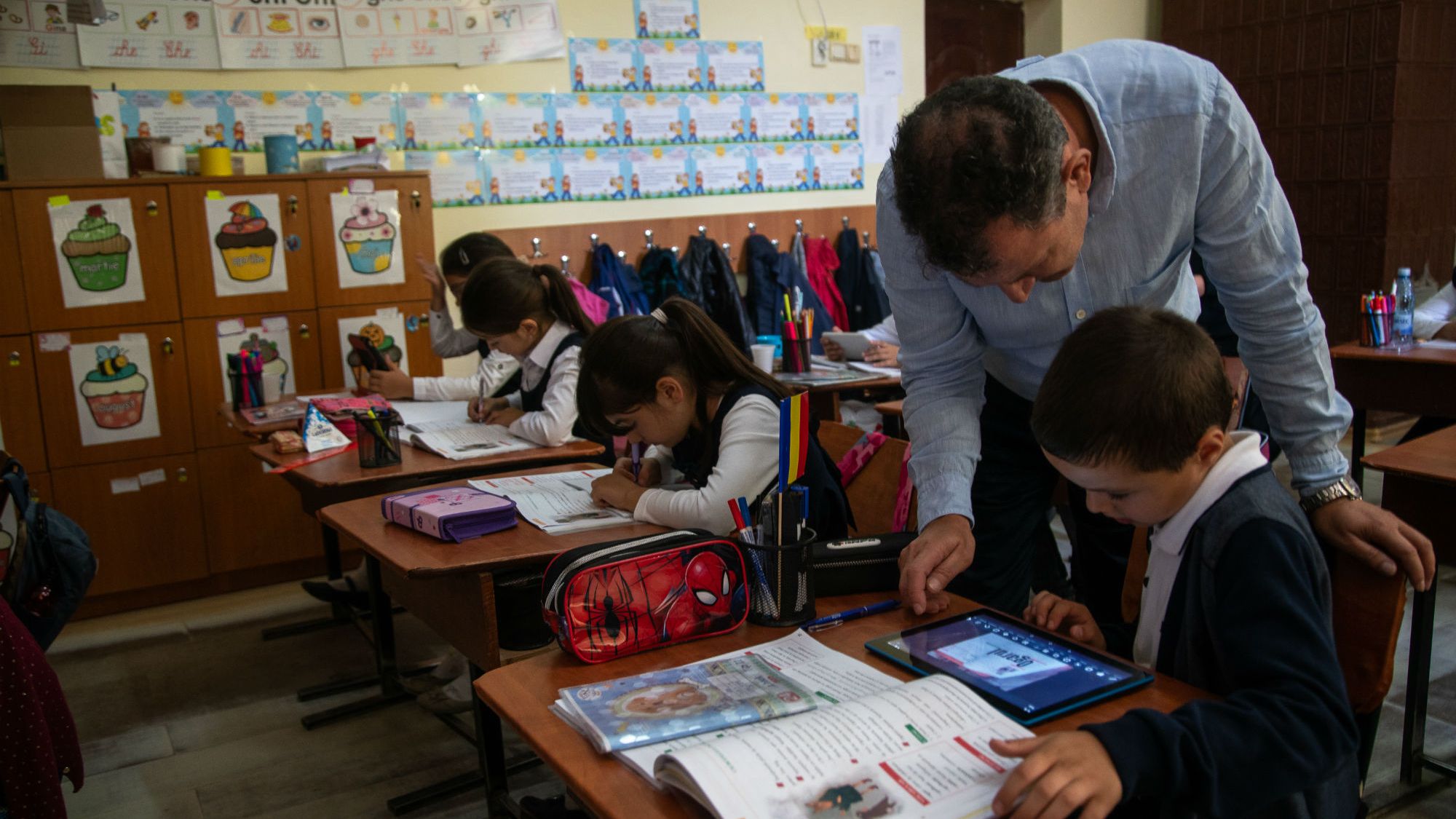 Din ce in ce mai multi invatatori din Romania recunosc tehnologia ca instrument educational