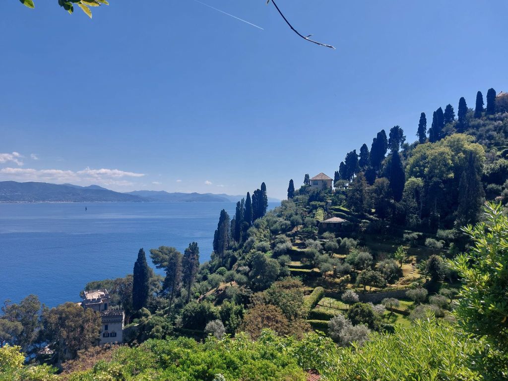 Vizită în Portofino: cum îți poți "žgăsi dragostea" pentru Riviera Italiană în orașul iu - Imagine 22