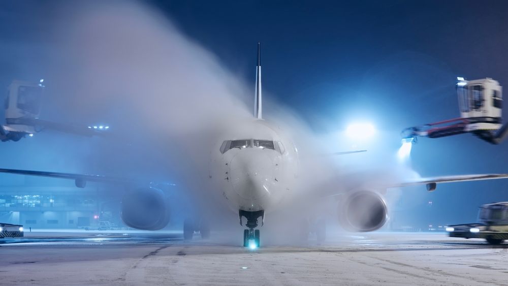 Circulație aeriană pe ninsoare: Ce se întâmplă pe aeroporturile din București?