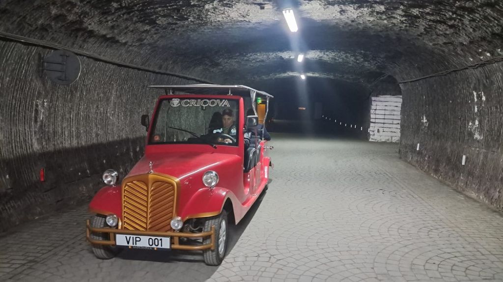 FOTO | În Moldova, vinurile nu se măsoară în litri, ci în kilometri. Coborâre în orașul subt - Imagine 9