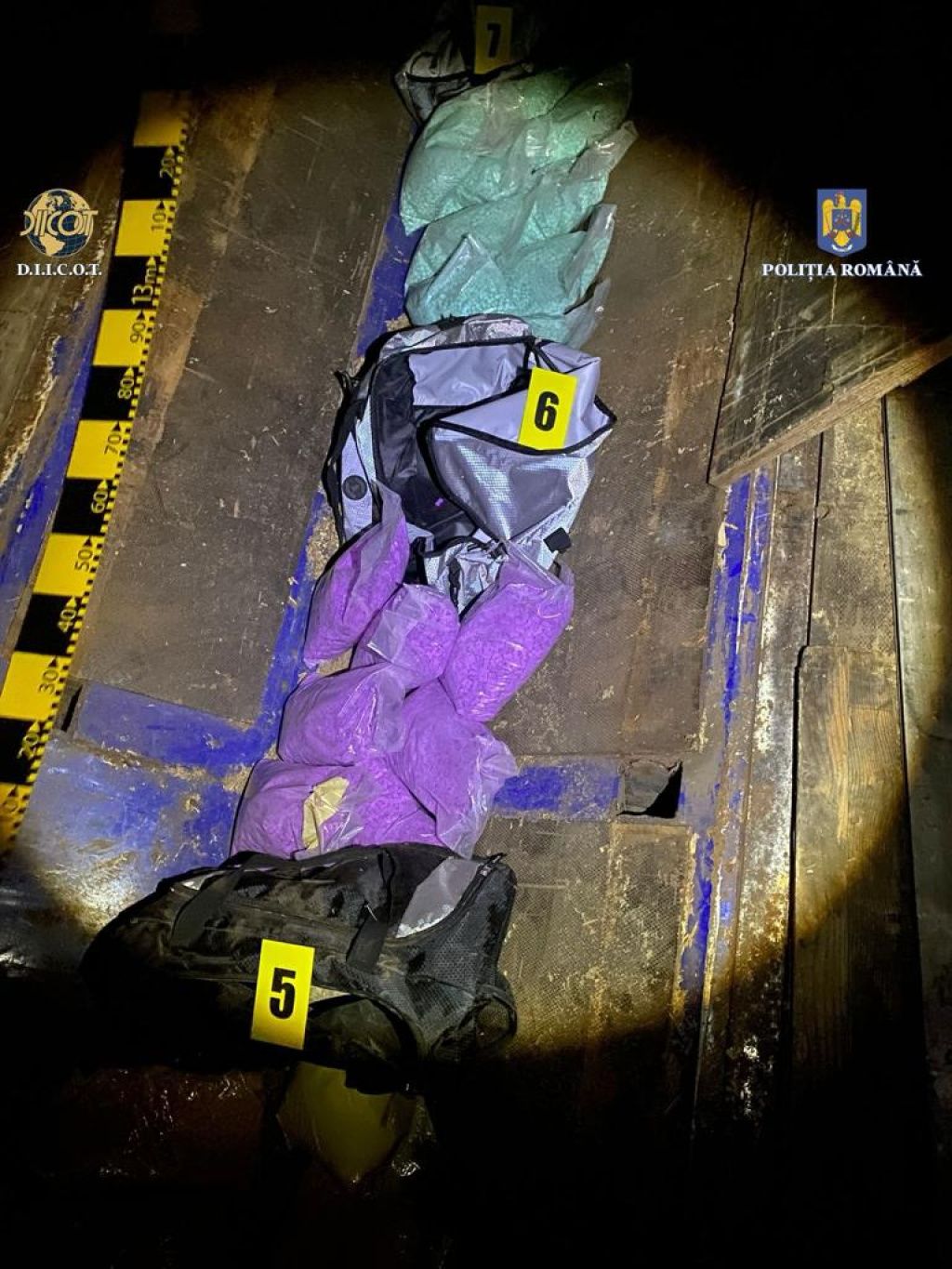 FOTO | D.I.I.C.O.T a prins o captură imensă: ecstasy în valoare de aproximativ 4 milioane de euro - Imagine 1
