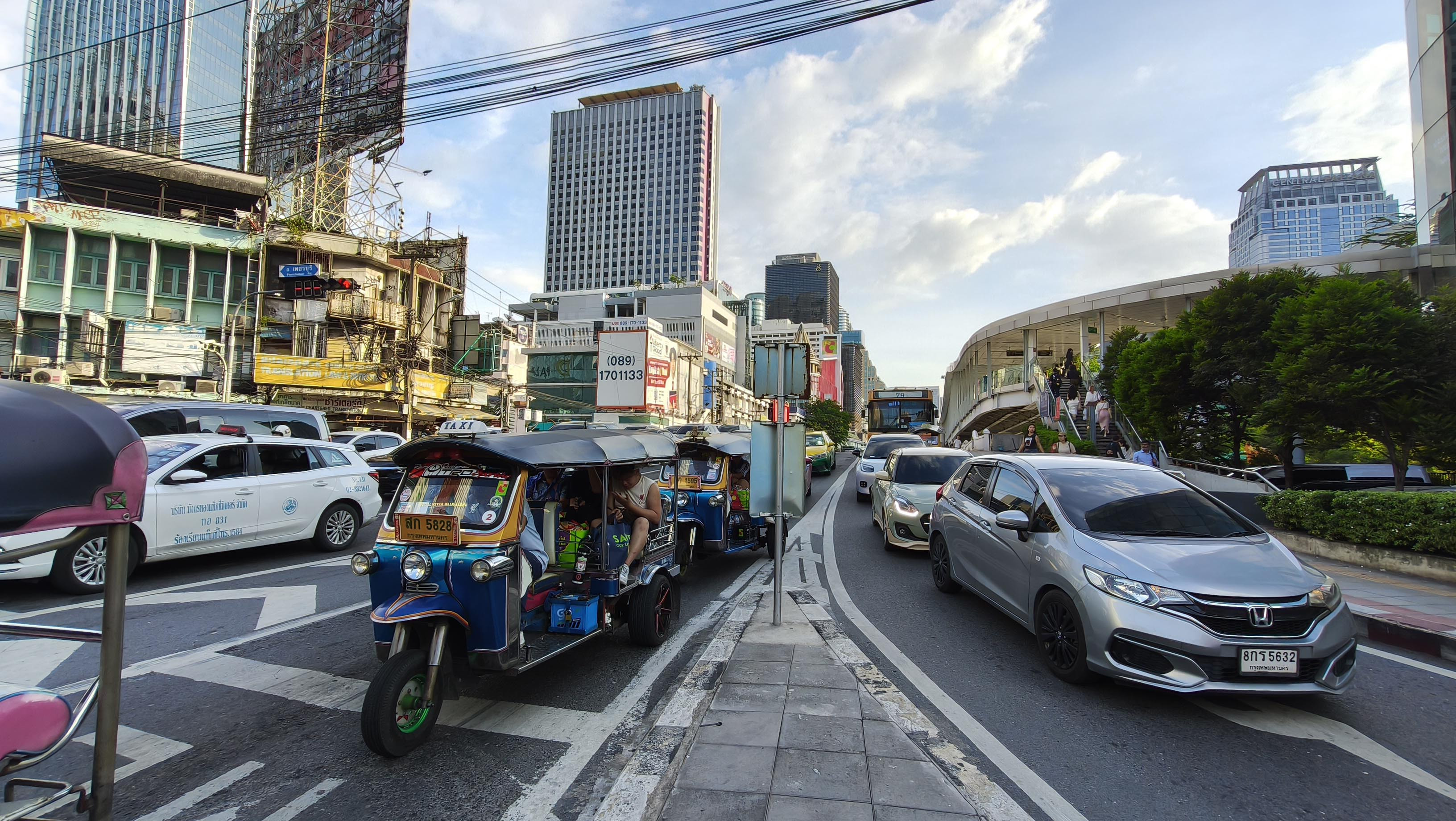 Bangkok, cel mai vizitat oraș din lume: haos pe străzi și liniște în temple. Ce merită să vezi în capitala Thailandei