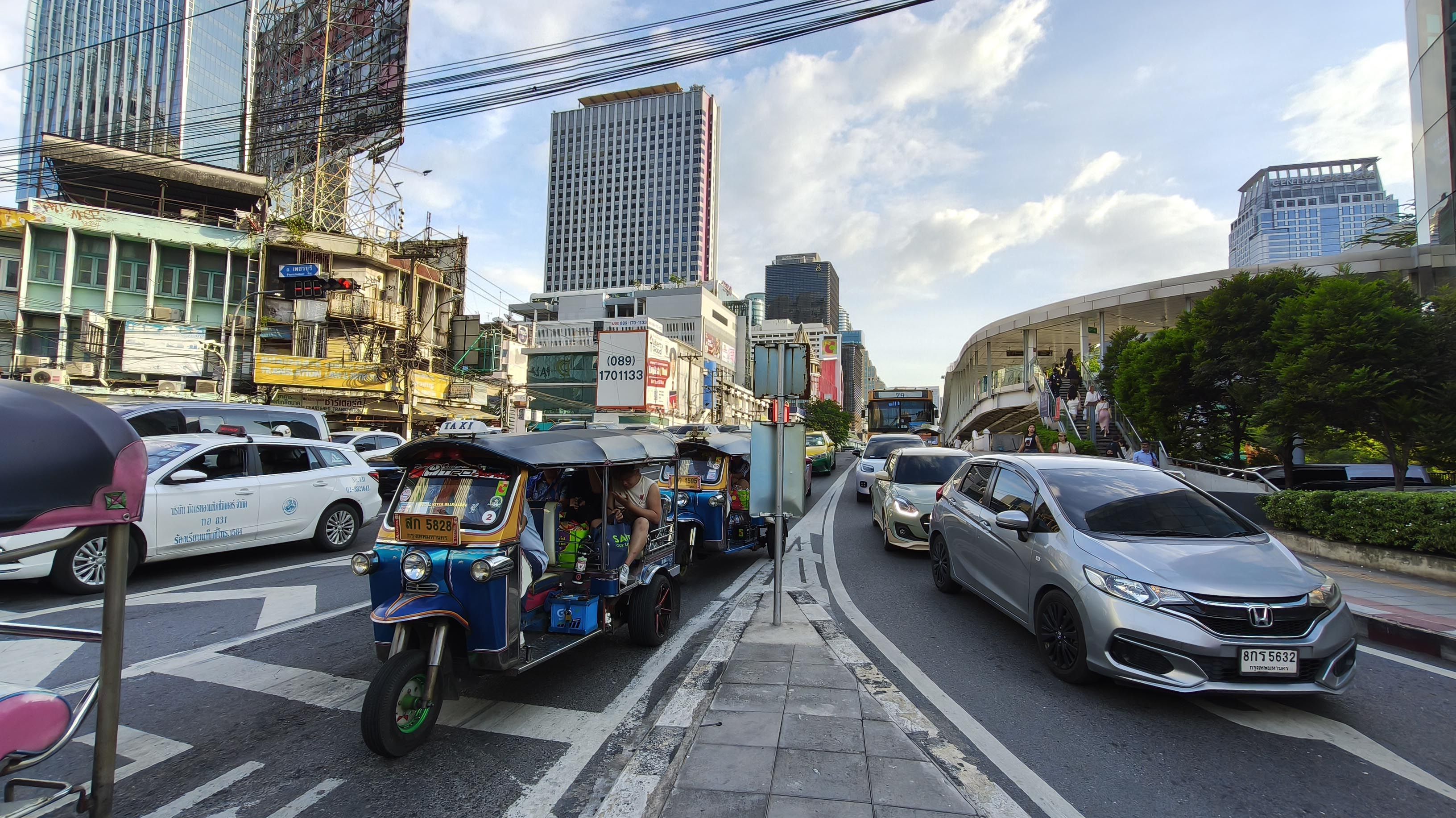 Bangkok, cel mai vizitat oraș din lume: haos pe străzi și liniște în temple. Ce merită să vezi în capitala Thailandei