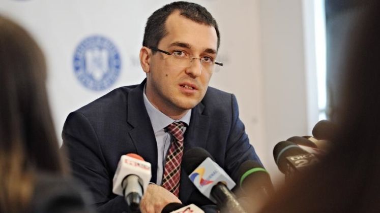Vlad Voiculescu: E in Ministerul Sanatatii un inalt functionar care ducea acte la PSD. Are 20.000 de lei salariu