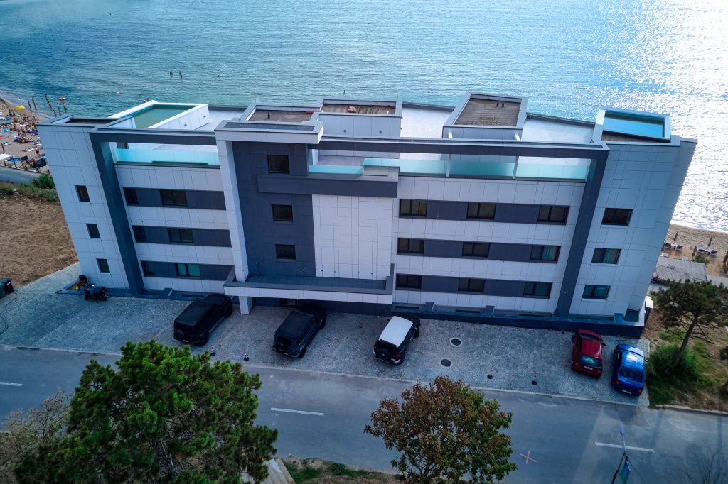 Cum arăta un penthouse de peste 1 milion de euro amplasat pe malul mării la Olimp - Imagine 10