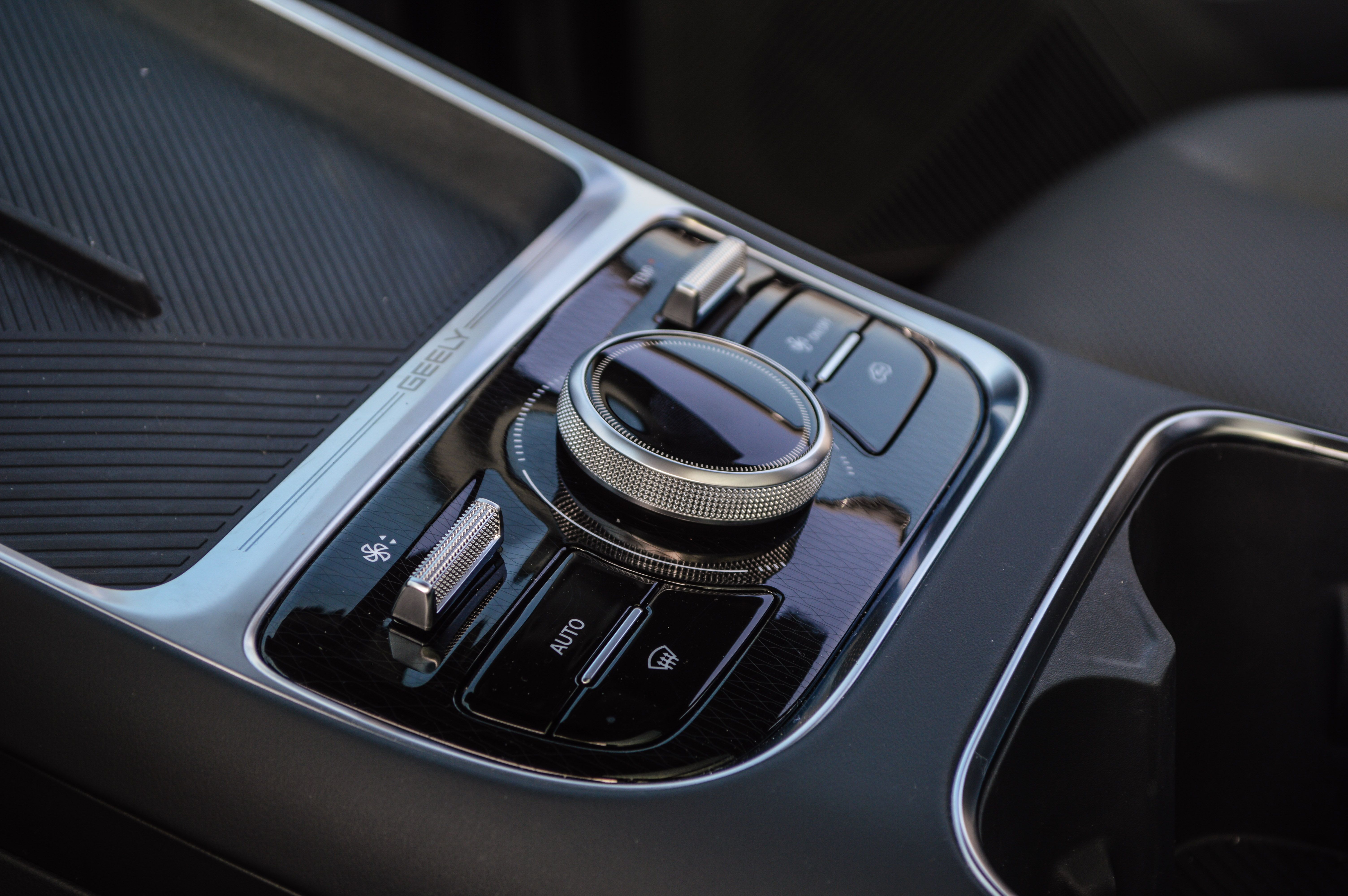FOTO | Test Drive Geely Starray EM-I: Cum se comportă noul SUV plug-in hibrid care vrea să se afirme într-un segment tot mai aglomerat - Poza 24