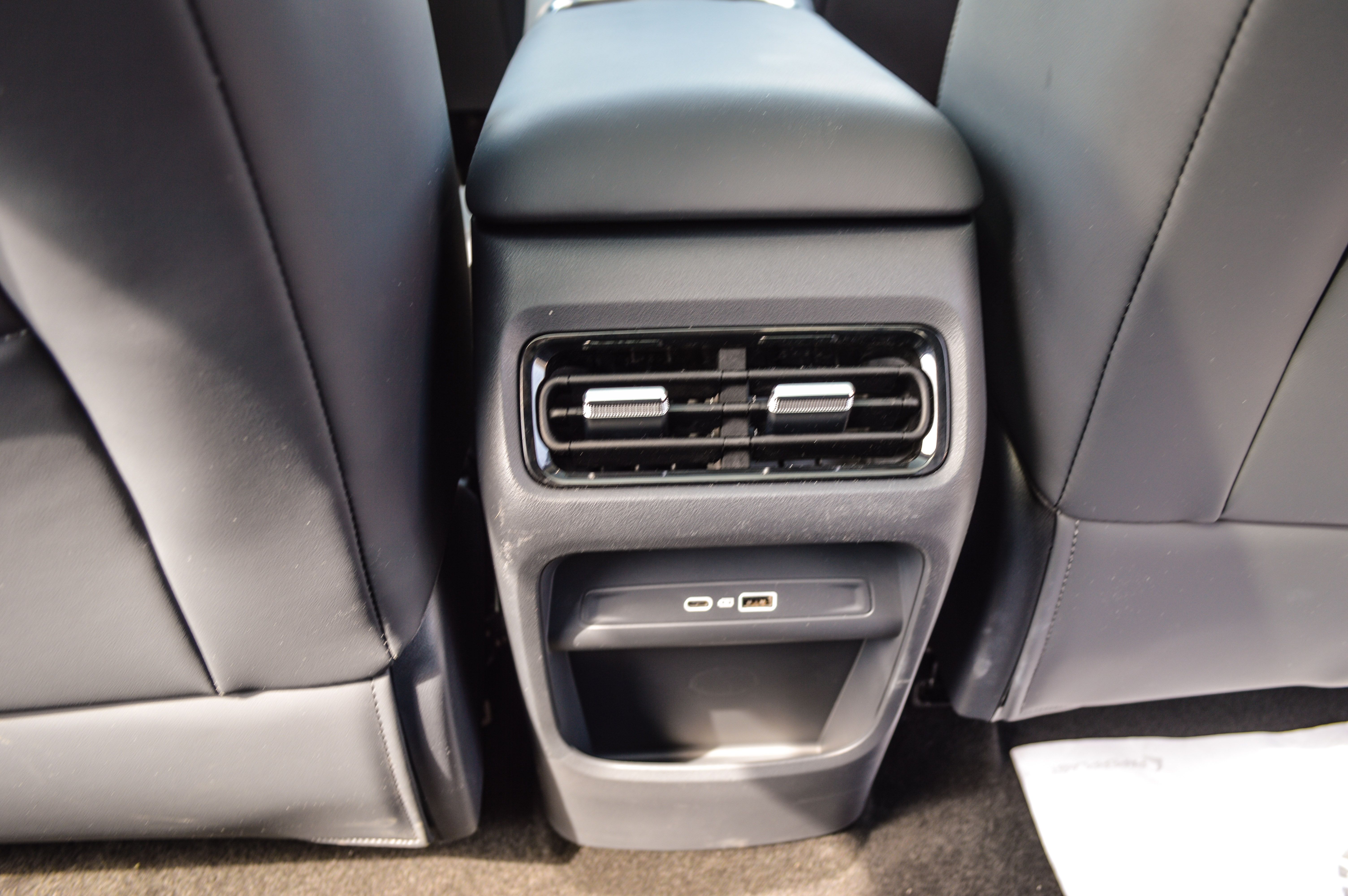 FOTO | Test Drive Geely Starray EM-I: Cum se comportă noul SUV plug-in hibrid care vrea să se afirme într-un segment tot mai aglomerat - Poza 27