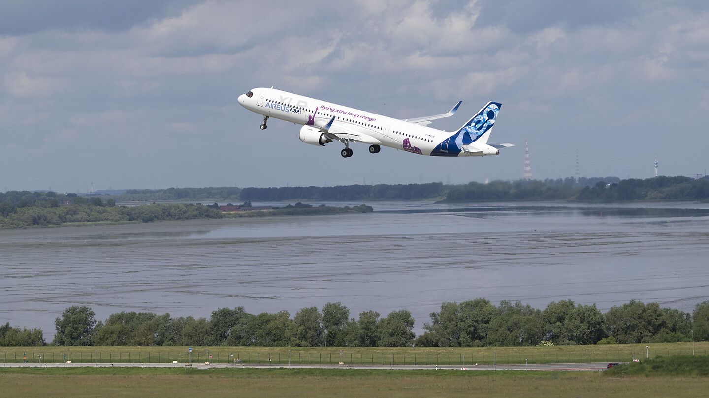 Cel mai nou avion Airbus, de tip A321 Extra Long Range, a zburat pentru prima dată. Cât a durat zborul test