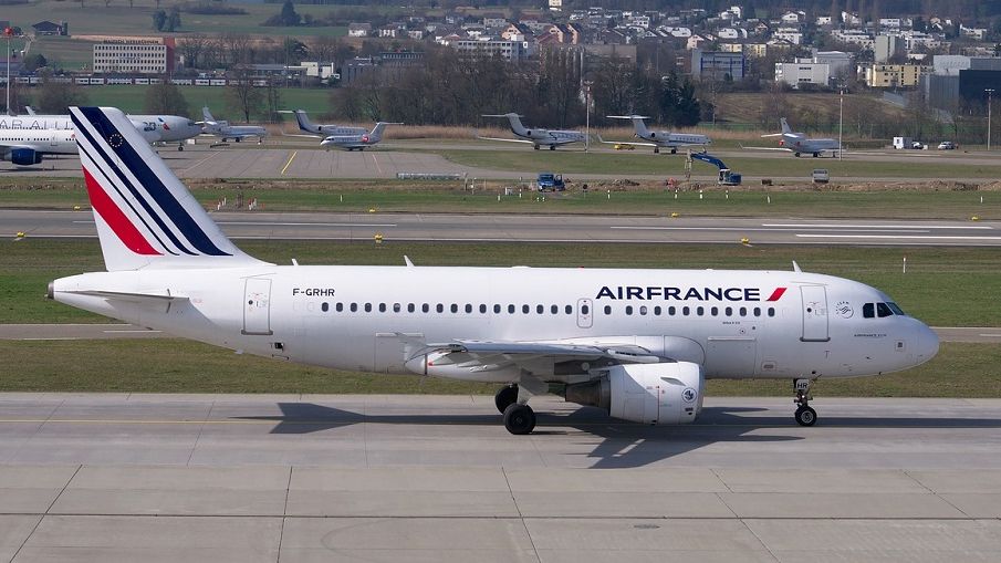 Air France - KLM menţine zborurile din Bucureşti către Amsterdam şi Paris, în această iarnă