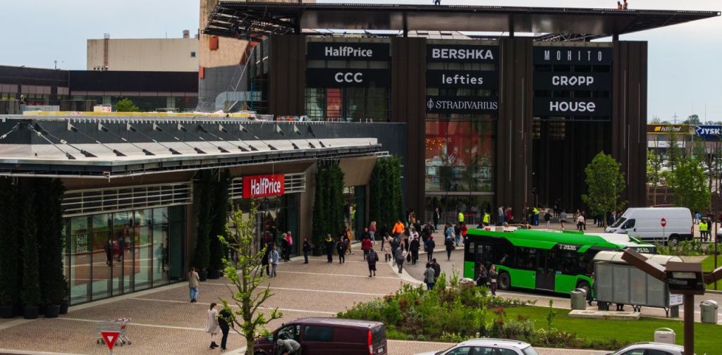 FOTO | Iulius Mall Suceava s-a deschis în varianta extinsă, după o investiție de 40 mil. euro - Imagine 1