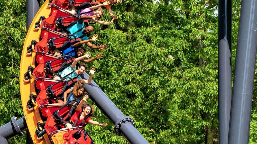 VIDEO | S-a deschis cel mai înalt roller coaster din lume, cu o singură cale ferată