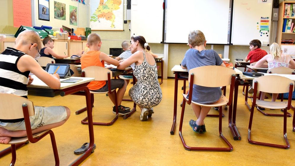 Profesor: Gândirea critică ar trebui inclusă la fiecare materie predată în școli, cât mai devreme