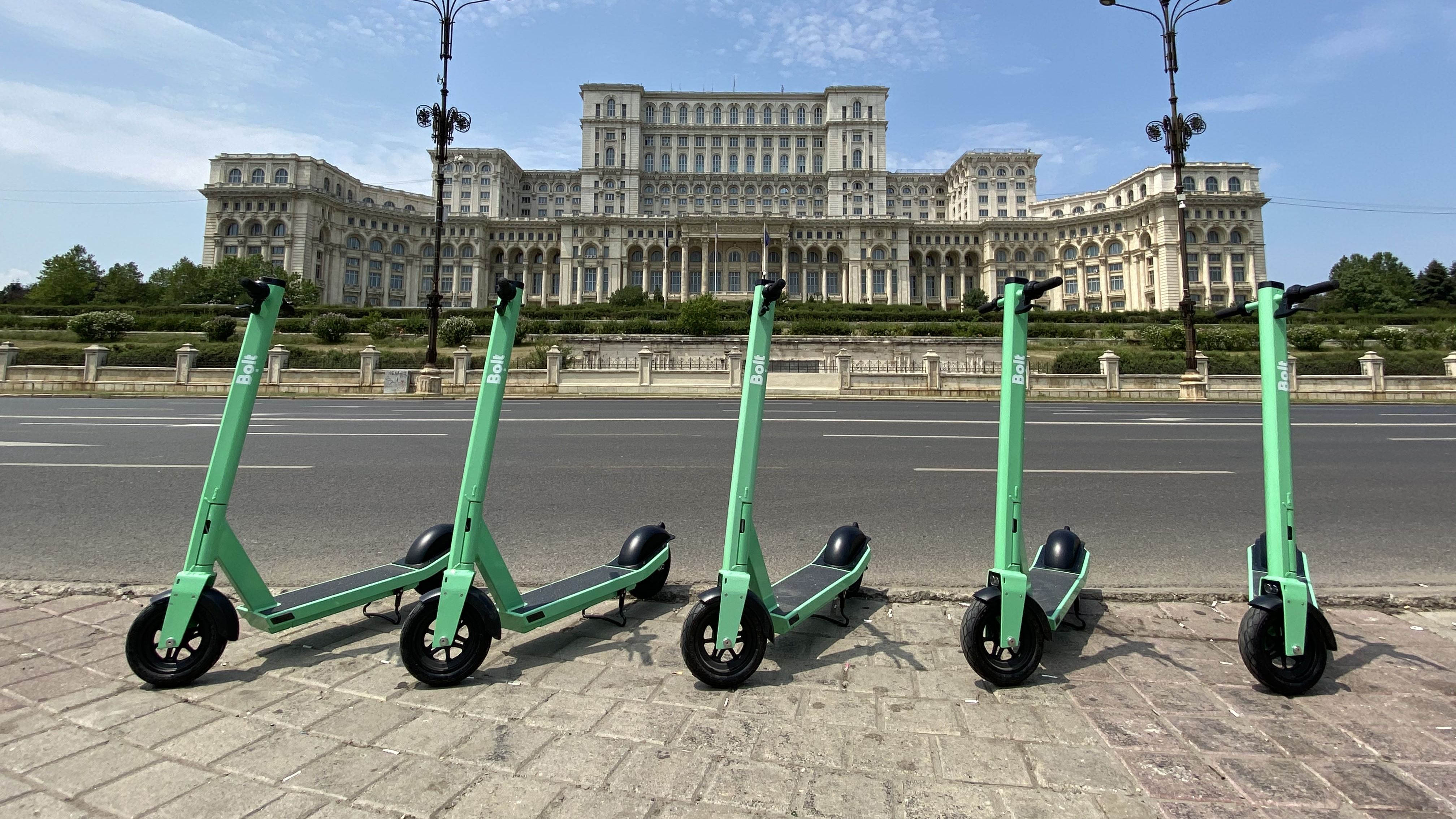 Reguli noi pentru trotinetele electrice închiriate în București. Cine le mai poate folosi și ce amenzi sunt în joc