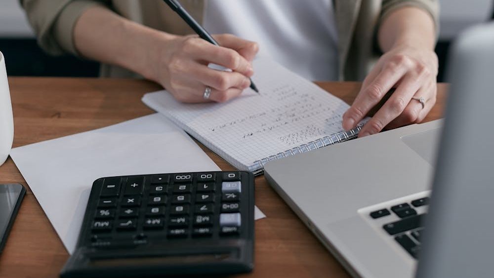 BREAKING | S&P menține ratingul României la BBB, cu perspectivă negativă