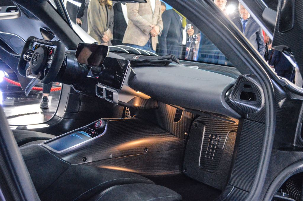 GALERIE FOTO | Cea mai nouă mașină din colecția lui Țiriac, un Mercedes-AMG One - Imagine 21
