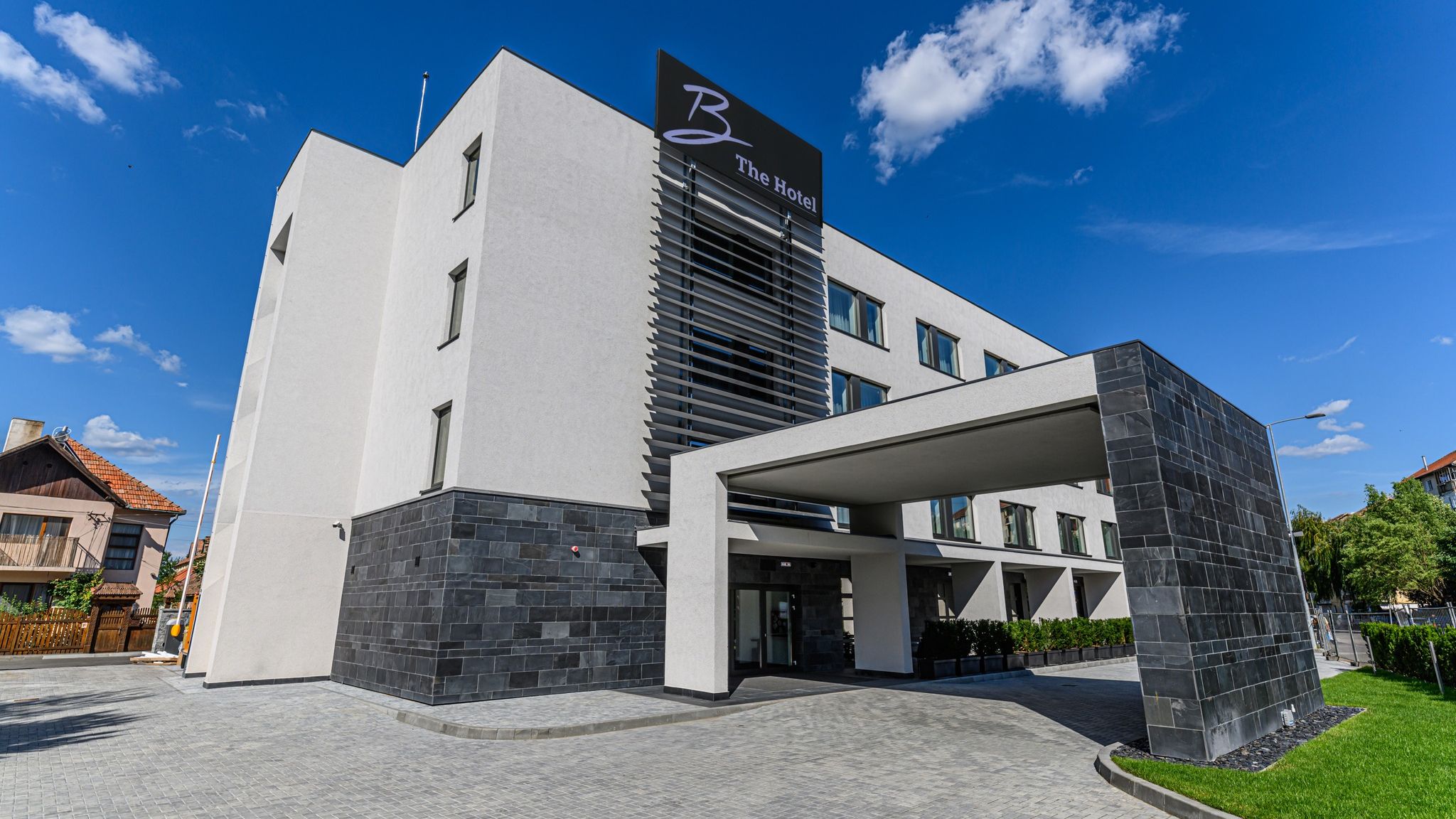 Un vechi cămin muncitoresc din România a fost transformat într-un hotel de 4 stele