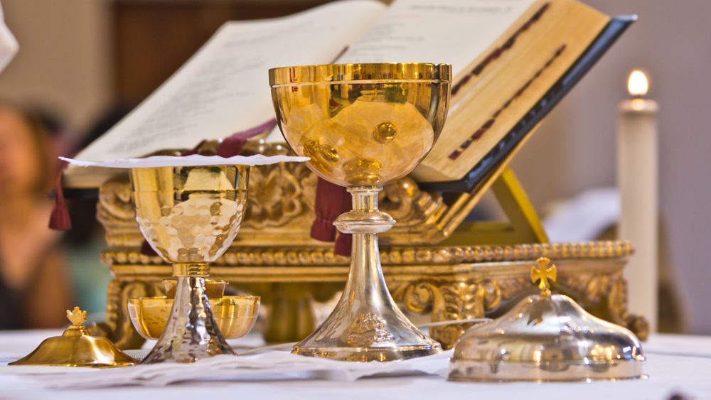 Sfidare a regulilor guvernamentale și canoanelor bisericești: Arhiepiscopul Teodosie reface slujba de Paște și cheamă credincioșii să ia lumină