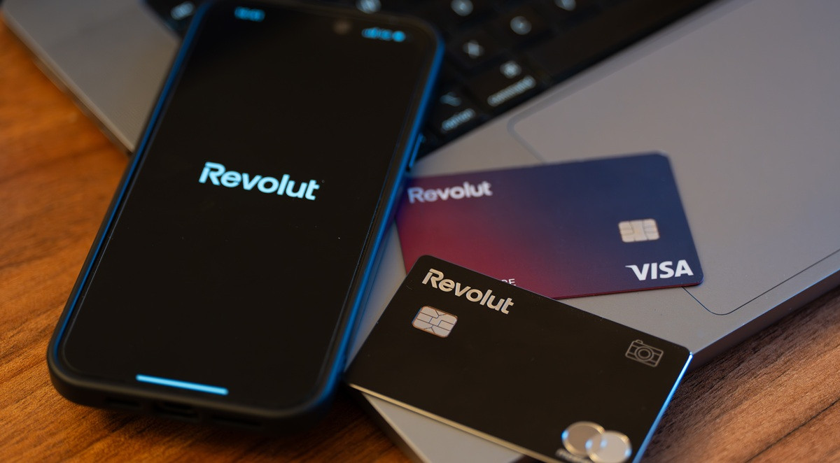 Revolut a fost păcălit de cu un email fals de la ”autorități”. Au fost compromise pașapoarte, adrese și permise de conducere