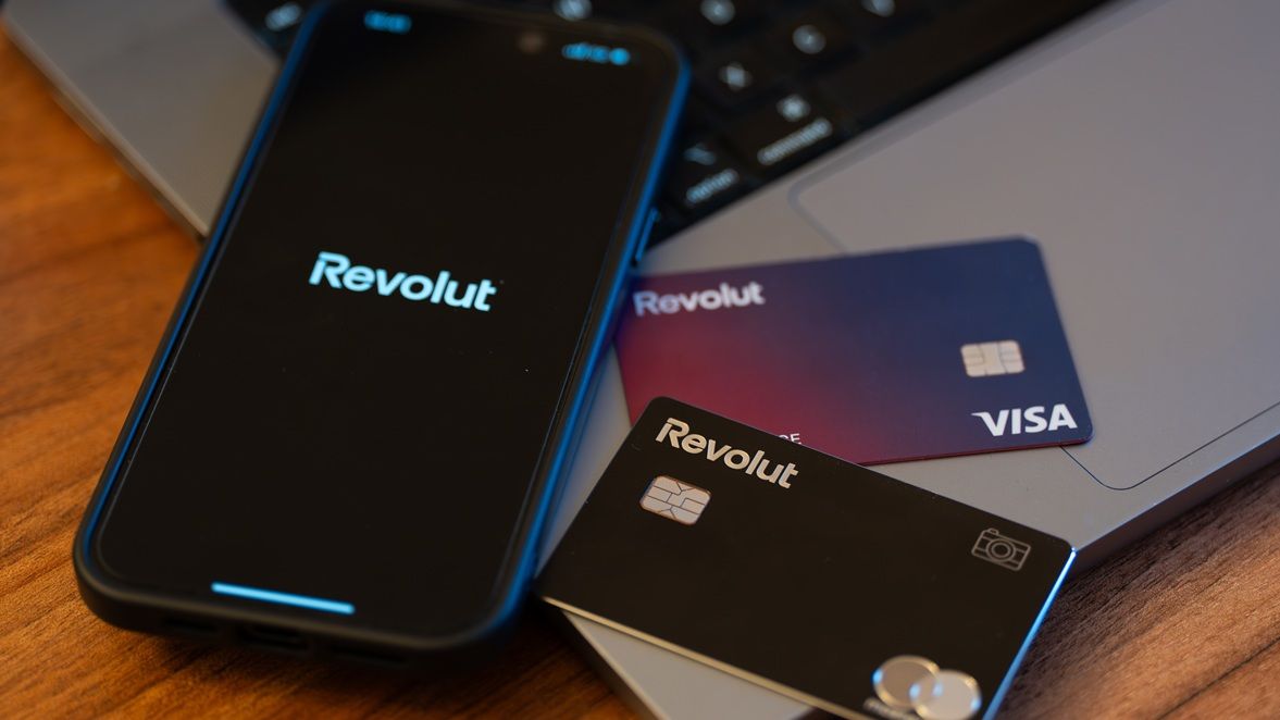 Revolut a fost păcălit de cu un email fals de la ”autorități”. Au fost compromise pașapoarte, adrese și permise de conducere