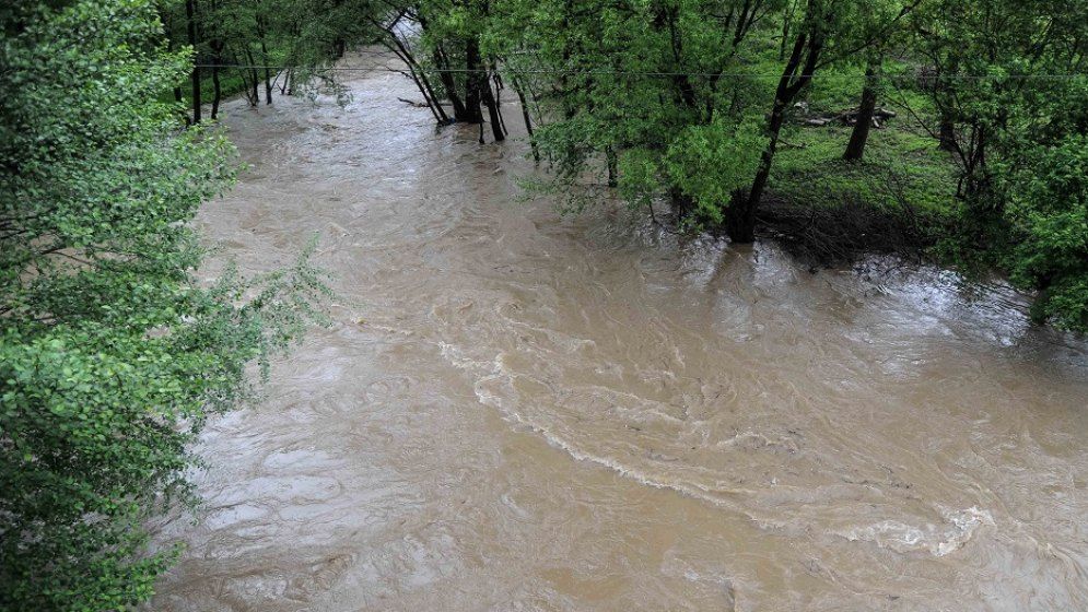 Cod portocaliu de inundații pe un afluent al râului Buzău: viituri posibile în Prahova și Buzău până la prânz