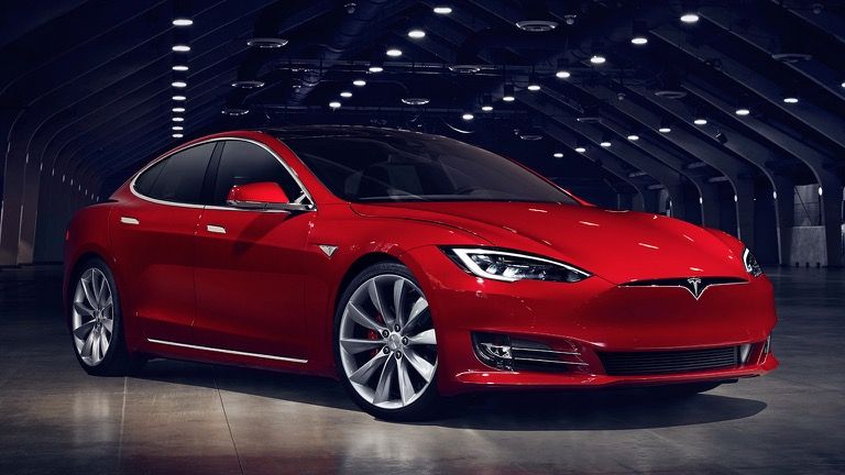 Tesla renunță la showroom-uri pentru a reduce cheltuielile de marketing și vânzări