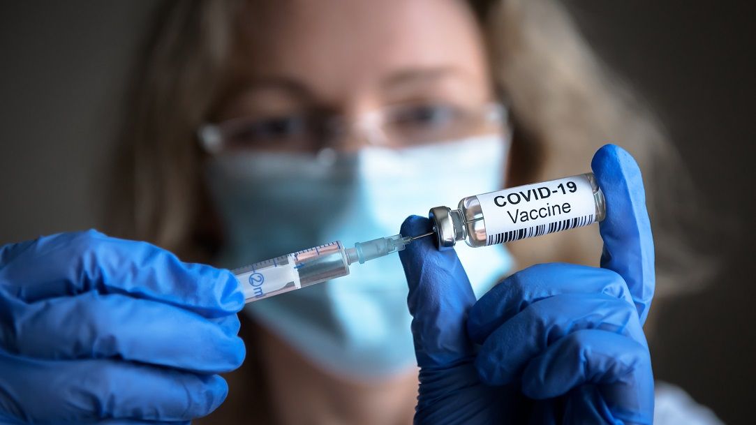 COVID-19: Imunitatea oferită de vaccinare este superioară celei obținute de trecerea prin boală