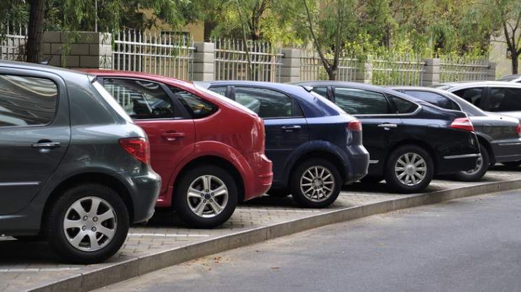 Primaria sectorului 4 incepe de la 1 aprilie sa ridice masinile parcate neregulamentar