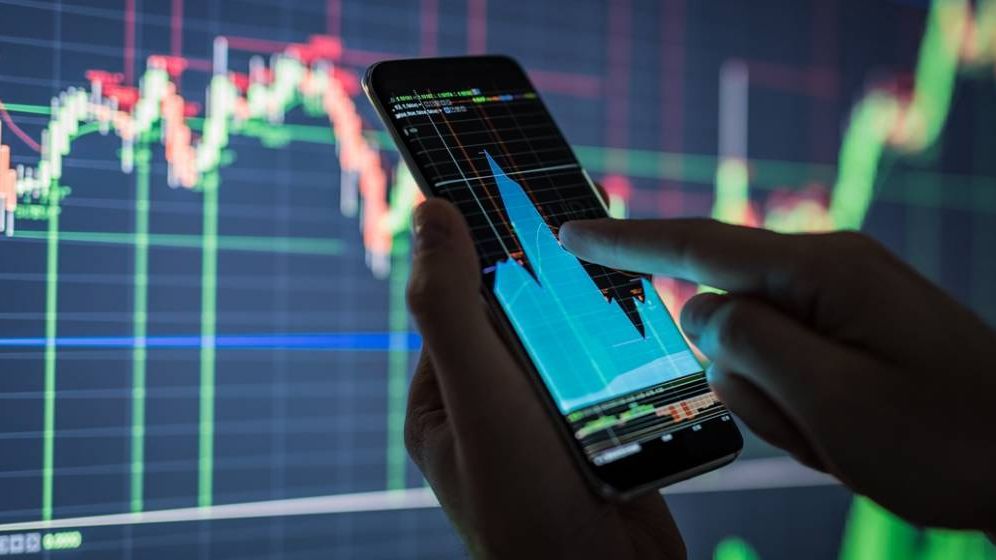 Câștigurile din tranzacții bursiere, impozitate cu până la 4%. Cum arată un nou proiect de la Finanțe