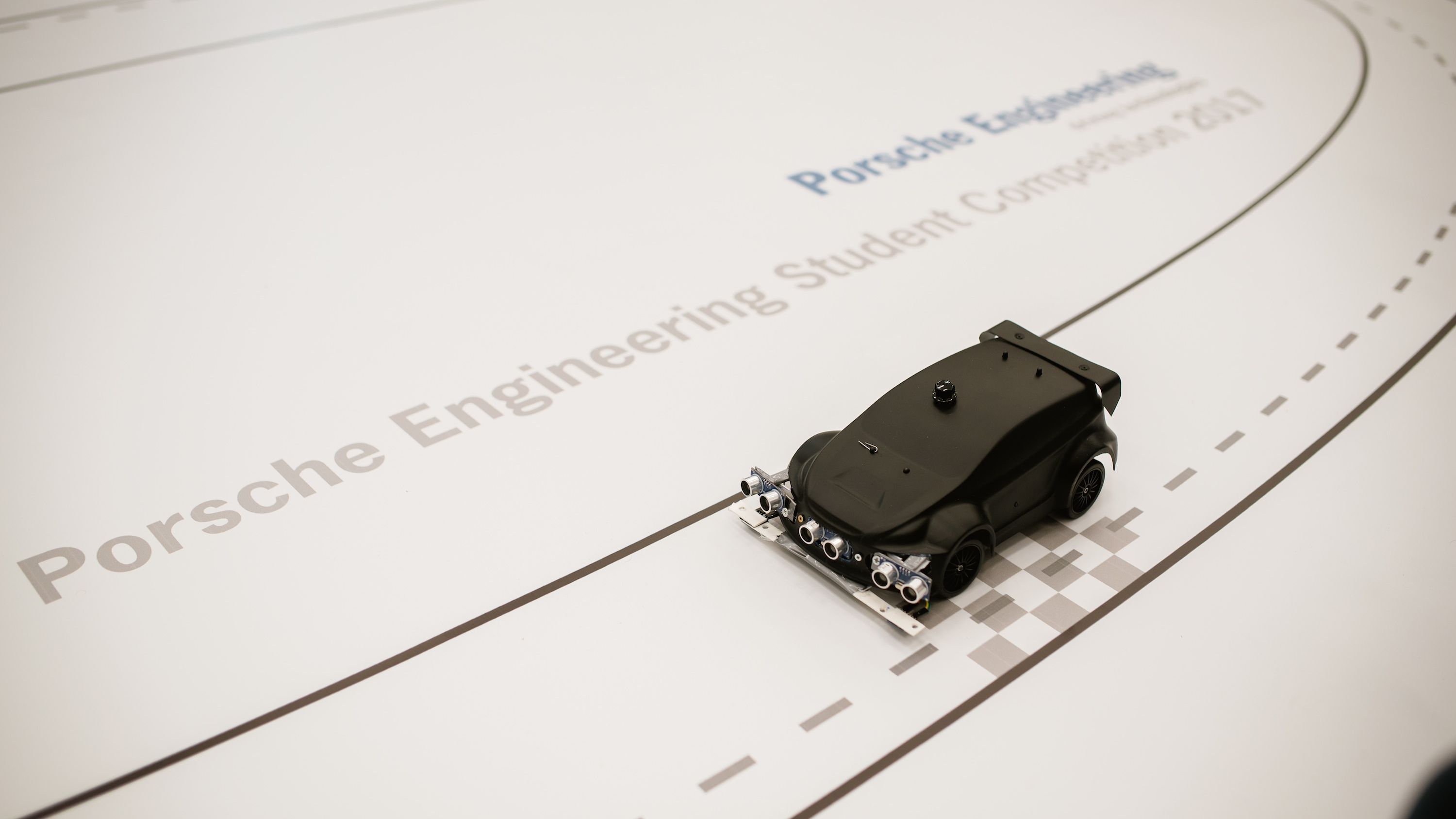 Studenti din Cluj au dezvoltat un software pentru o macheta autonoma