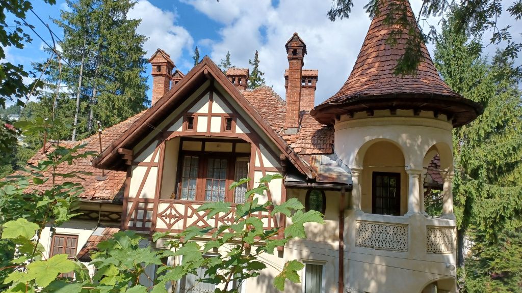 FOTO: Ce soartă a avut „bijuteria din Sinaia”: conacul confiscat de ANAF de la nepotul lui Carol al II-lea