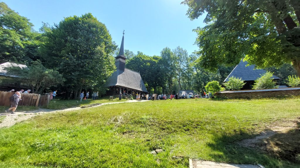 GALERIE FOTO | Cum arată cel mai spectaculos muzeu în aer liber al României - Imagine 121