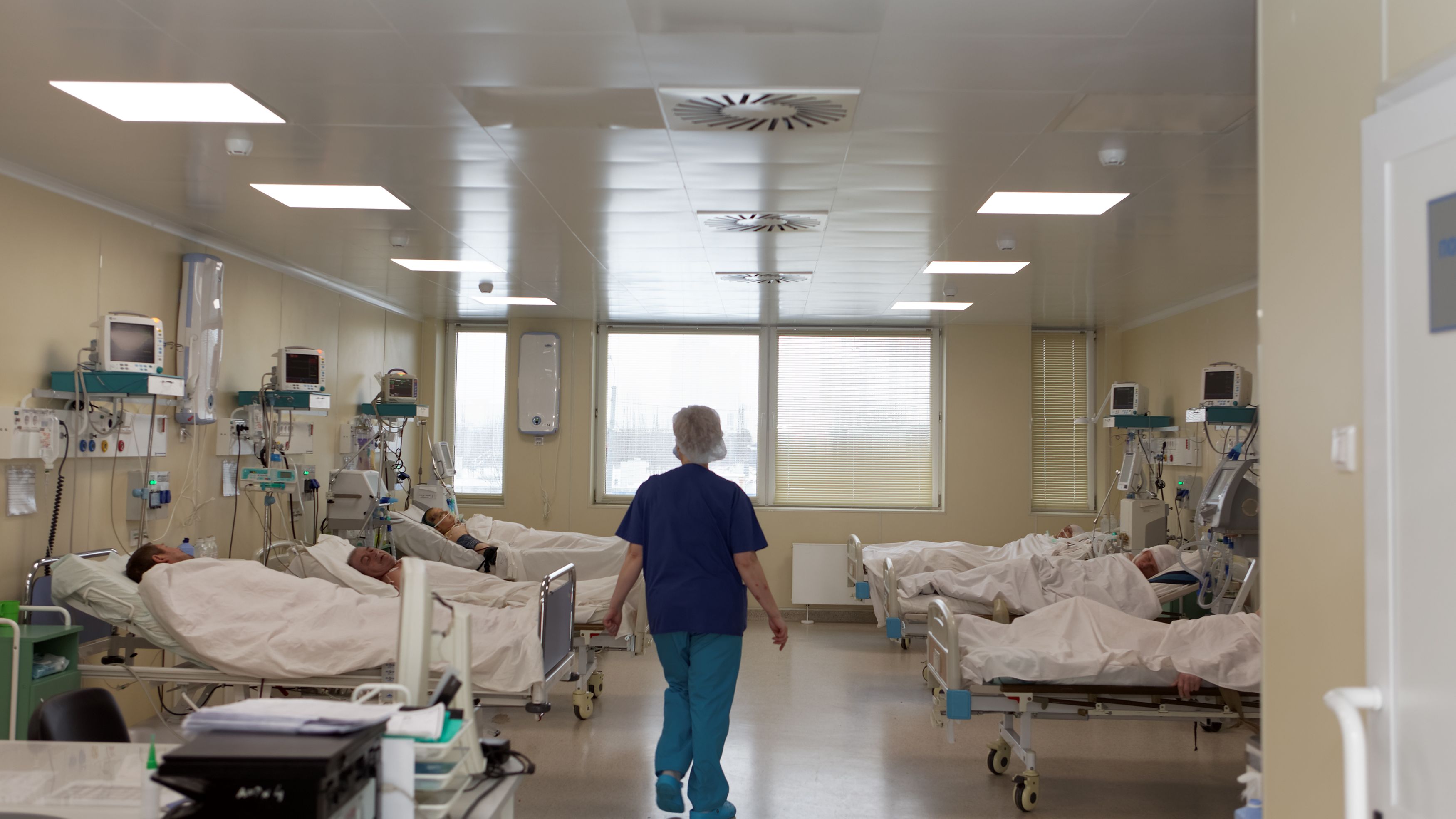 Încă un medic rus a căzut de la înălțime după ce a denunțat presiunile asupra doctorilor și lipsa echipamentelor
