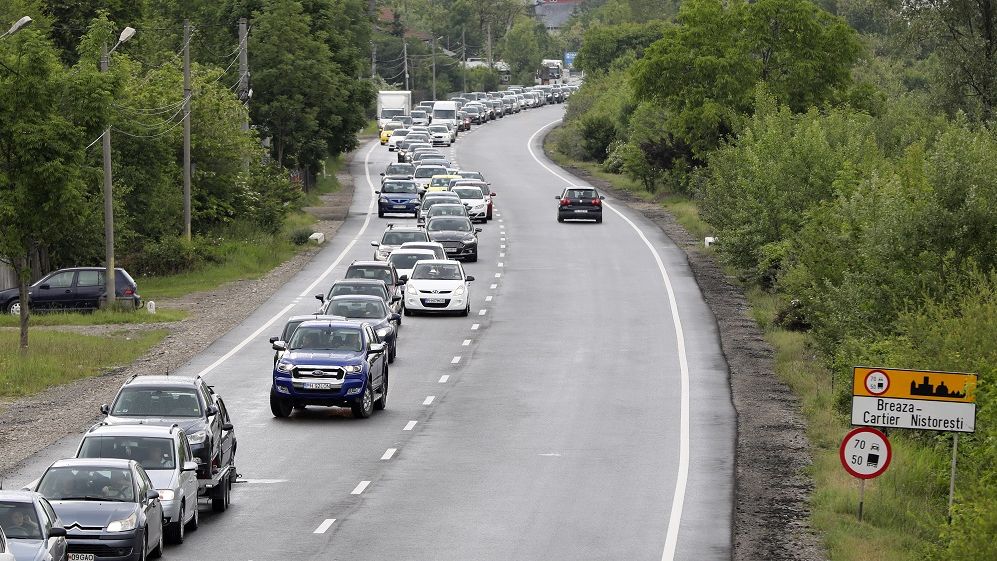 Cum să eviți aglomerația de pe Valea Prahovei. 6 rute ocolitoare pentru a nu mai sta bară la bară