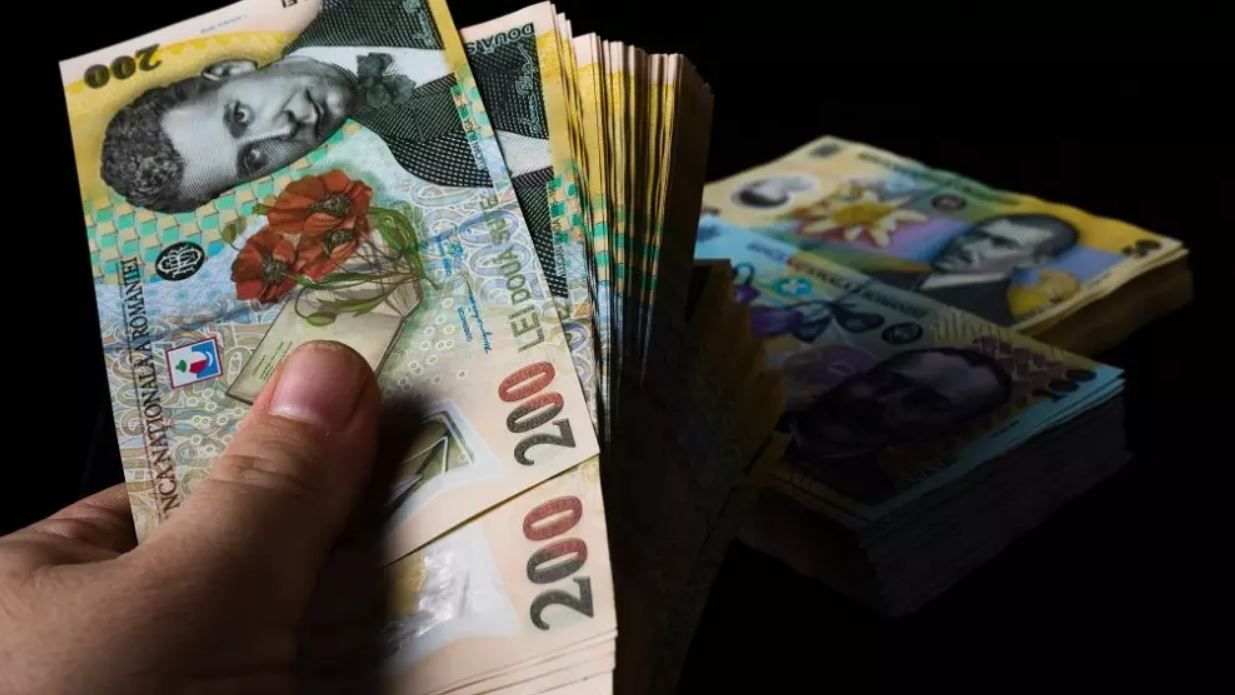 Românii pot scoate bani de la POS ca de la ATM: Apare un nou serviciu prin care poți retrage 400 de lei fără bancomat